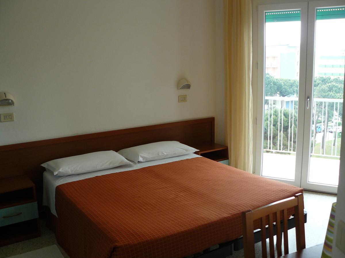 Hotel Sayonara Милано Мартима Екстериор снимка