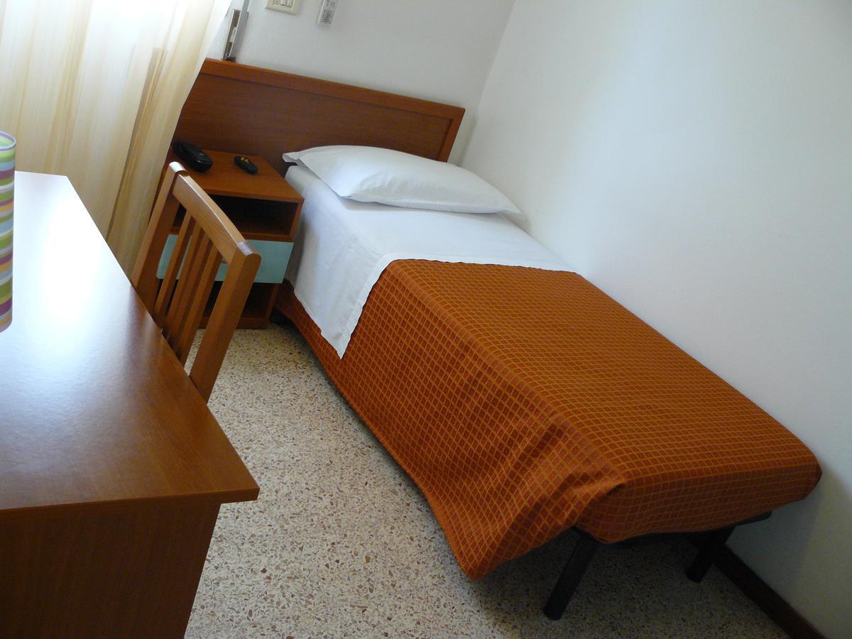 Hotel Sayonara Милано Мартима Екстериор снимка