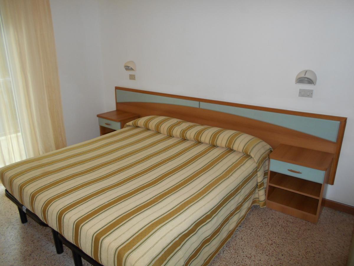 Hotel Sayonara Милано Мартима Екстериор снимка