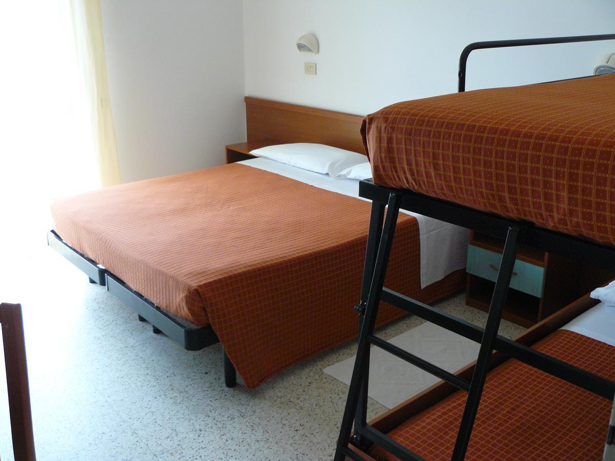 Hotel Sayonara Милано Мартима Екстериор снимка
