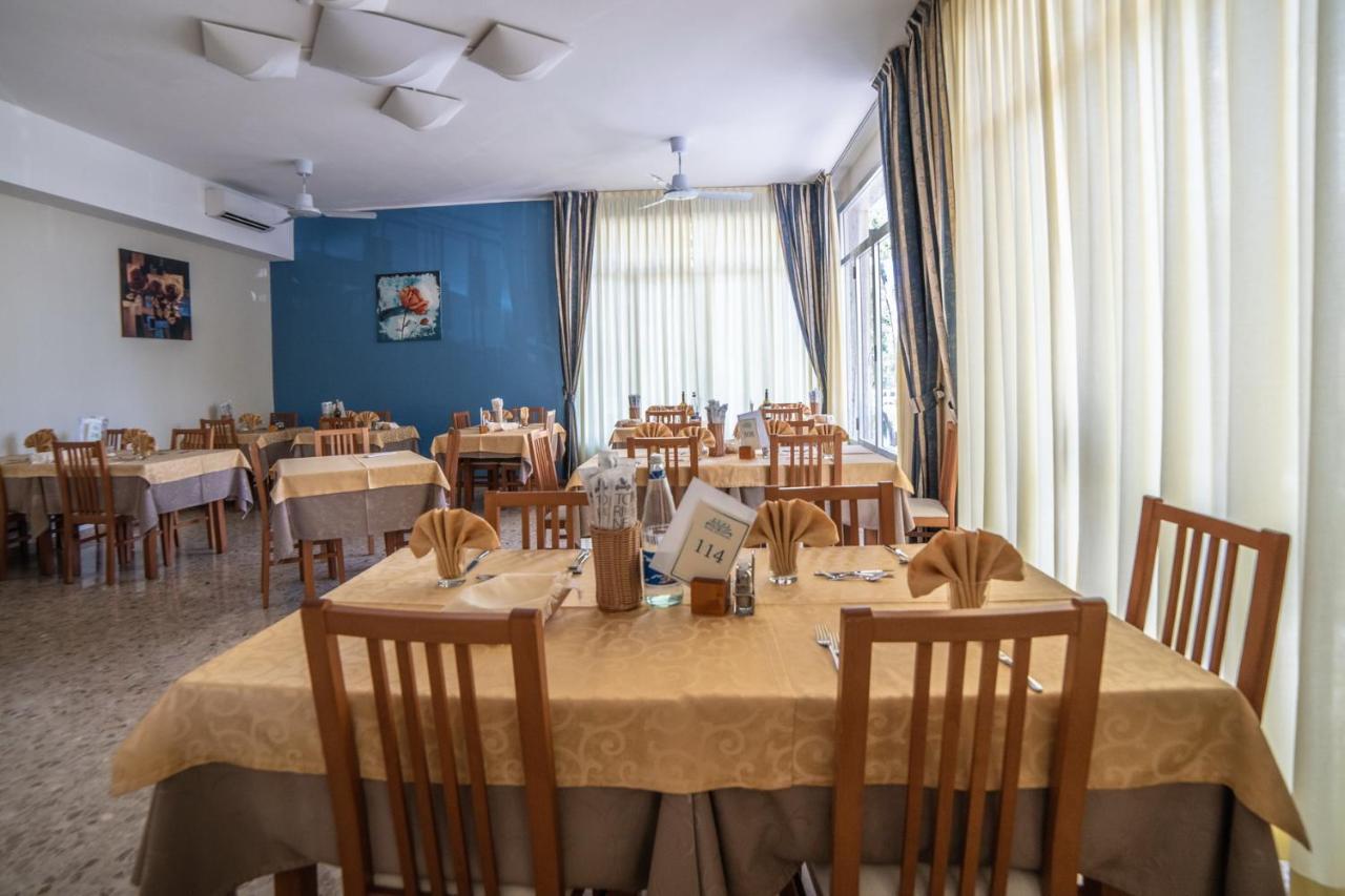 Hotel Sayonara Милано Мартима Екстериор снимка