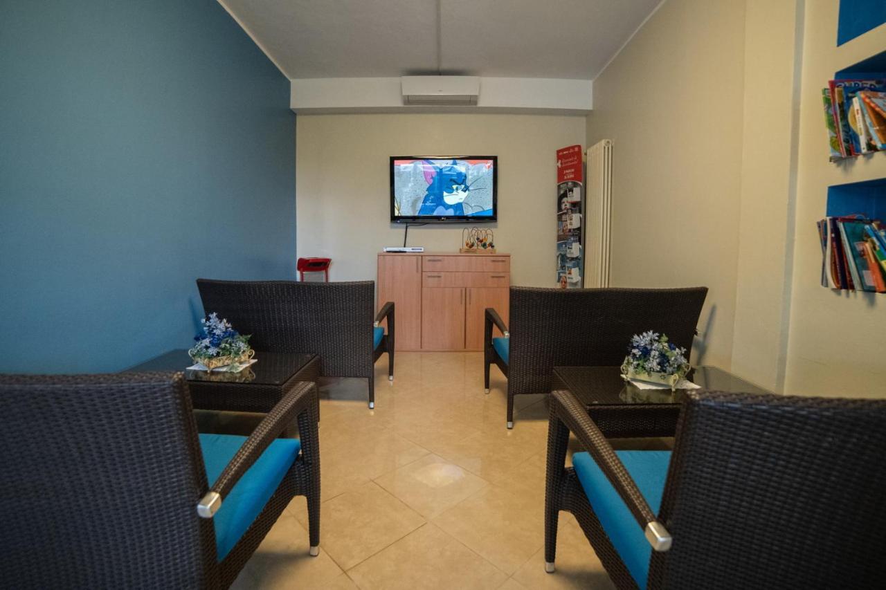 Hotel Sayonara Милано Мартима Екстериор снимка