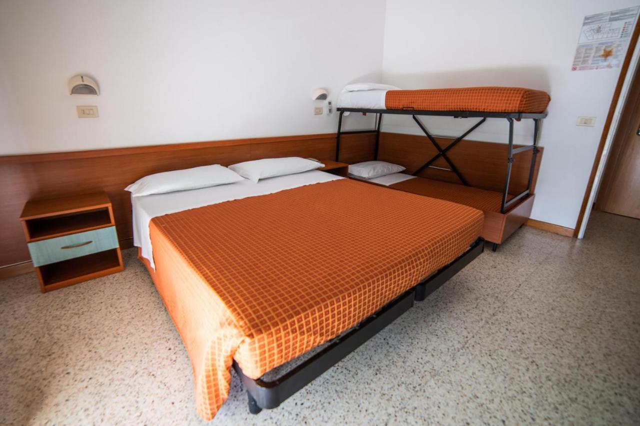 Hotel Sayonara Милано Мартима Екстериор снимка