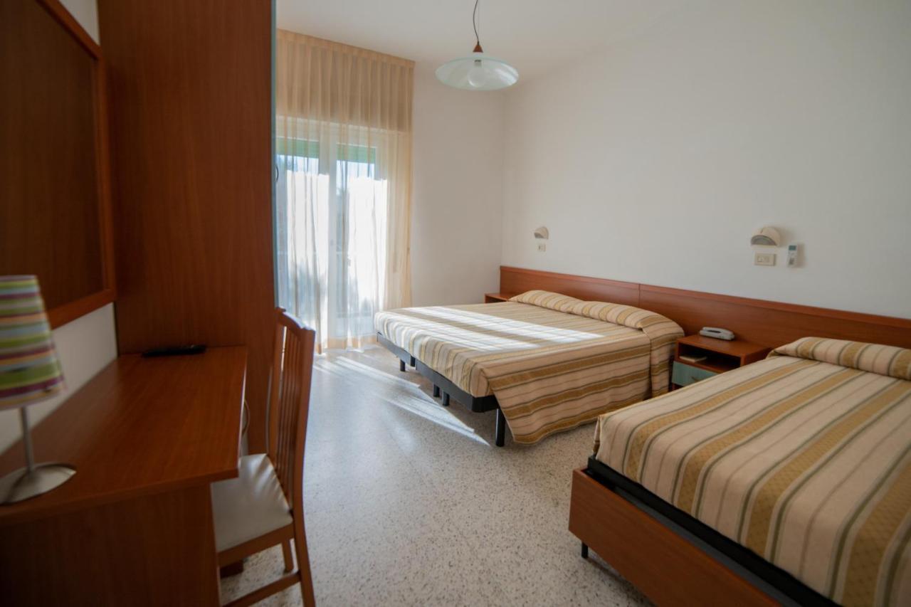 Hotel Sayonara Милано Мартима Екстериор снимка