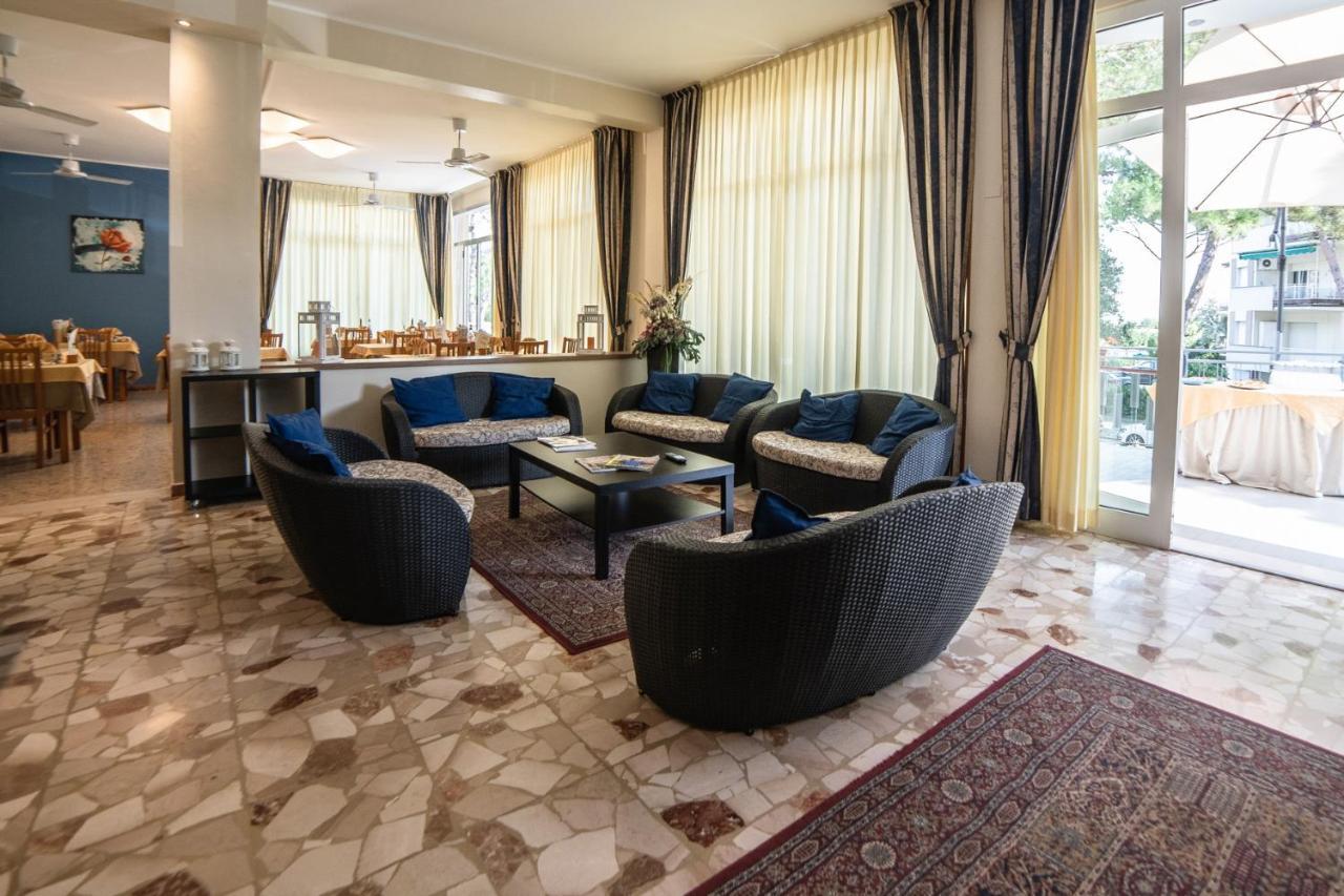 Hotel Sayonara Милано Мартима Екстериор снимка