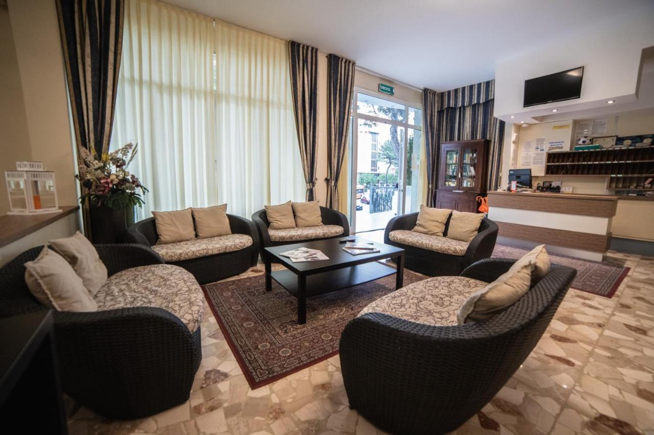 Hotel Sayonara Милано Мартима Екстериор снимка