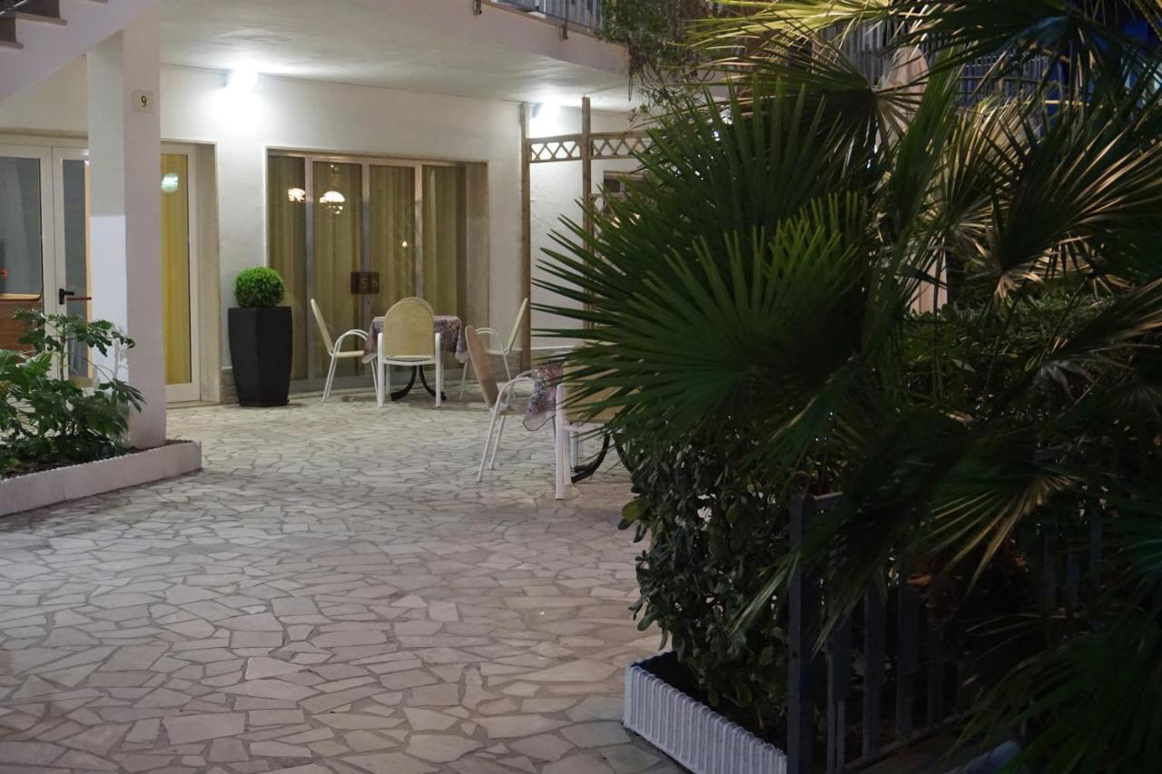 Hotel Sayonara Милано Мартима Екстериор снимка