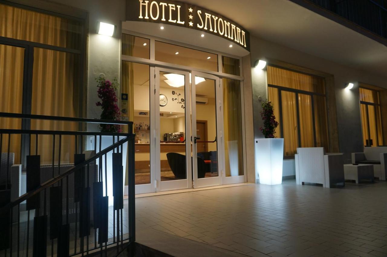 Hotel Sayonara Милано Мартима Екстериор снимка